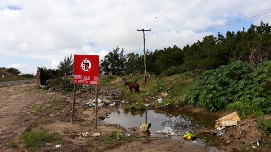 20190703140514lixo_nas_estradas___leganda___residuos_em_acostamento_ers_784_km1_cidreira.jpeg