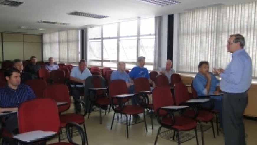 O presidente da Empresa Gaúcha de Rodovias, Luiz Carlos Bertotto, reuniu-se nesta sexta-
feira (22) com prefeitos e representantes de seis dos dez municípios que compõem o polo
de pedágio de Campo Bom. A finalidade do encontro foi apresentar a EGR e