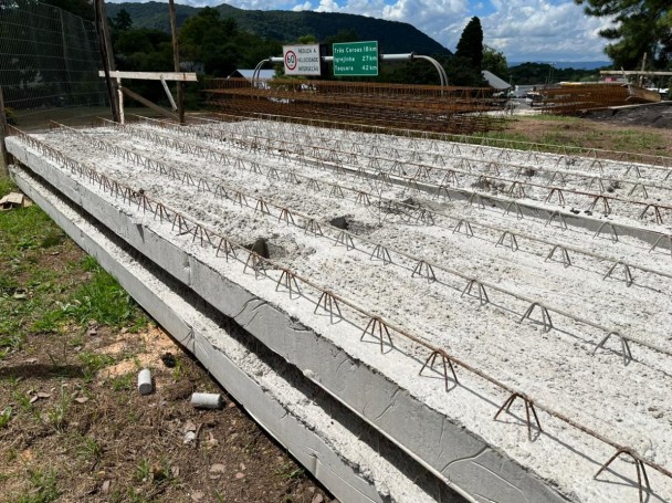 Concretagem das pré-lajes é uma importante etapa da obra