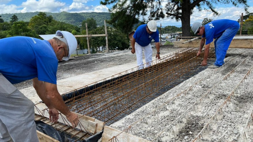 Concretagem das pré-lajes é uma importante etapa da obra