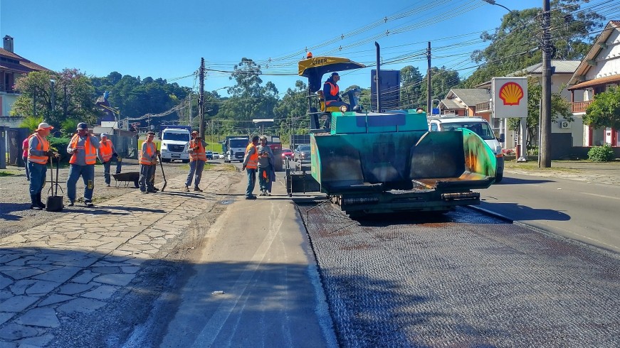 EGR executa serviços de fresagem e de recapeamento na rodovia