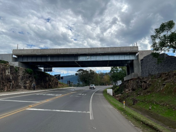 Canteiro de obras onde está sendo construído o viaduto da ERS-115, em Gramado