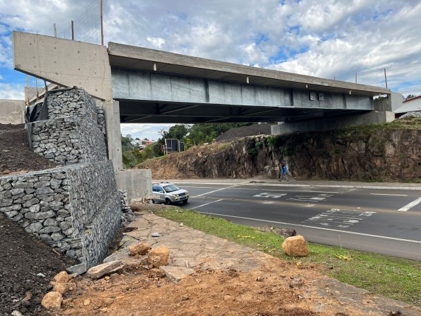Canteiro de obras onde está sendo construído o viaduto da ERS-115, em Gramado
