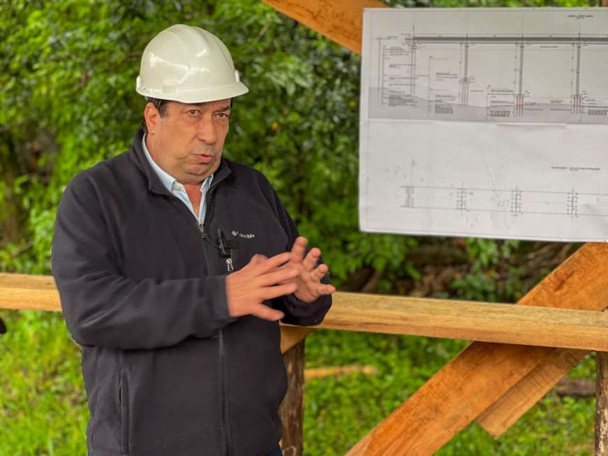Vanacôr coordenou a visitação ao canteiro de obras e apresentou o projeto