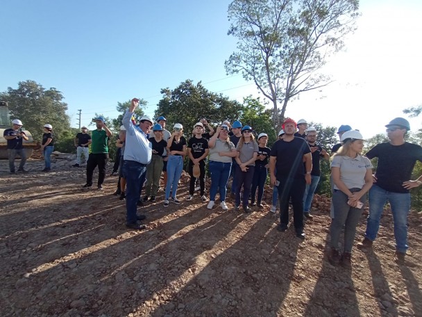 Alunos de engenharia visitam obra da ponte da ERS-030, em Lajeado