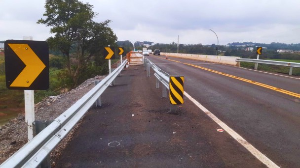 Equipes realizaram adaptações nas defensas da ponte