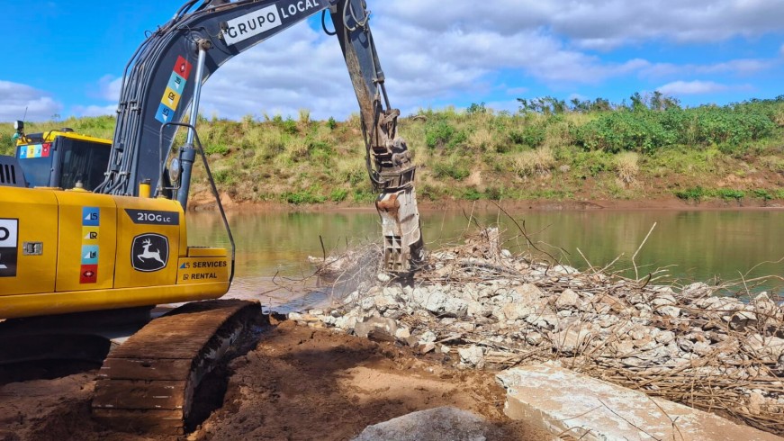 Demolição da antiga ponte sobre o Rio Forqueta