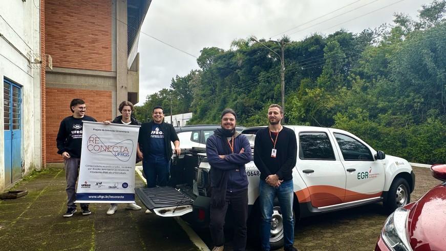 EGR realiza doação de computadores para projeto Reconecta UFRGS